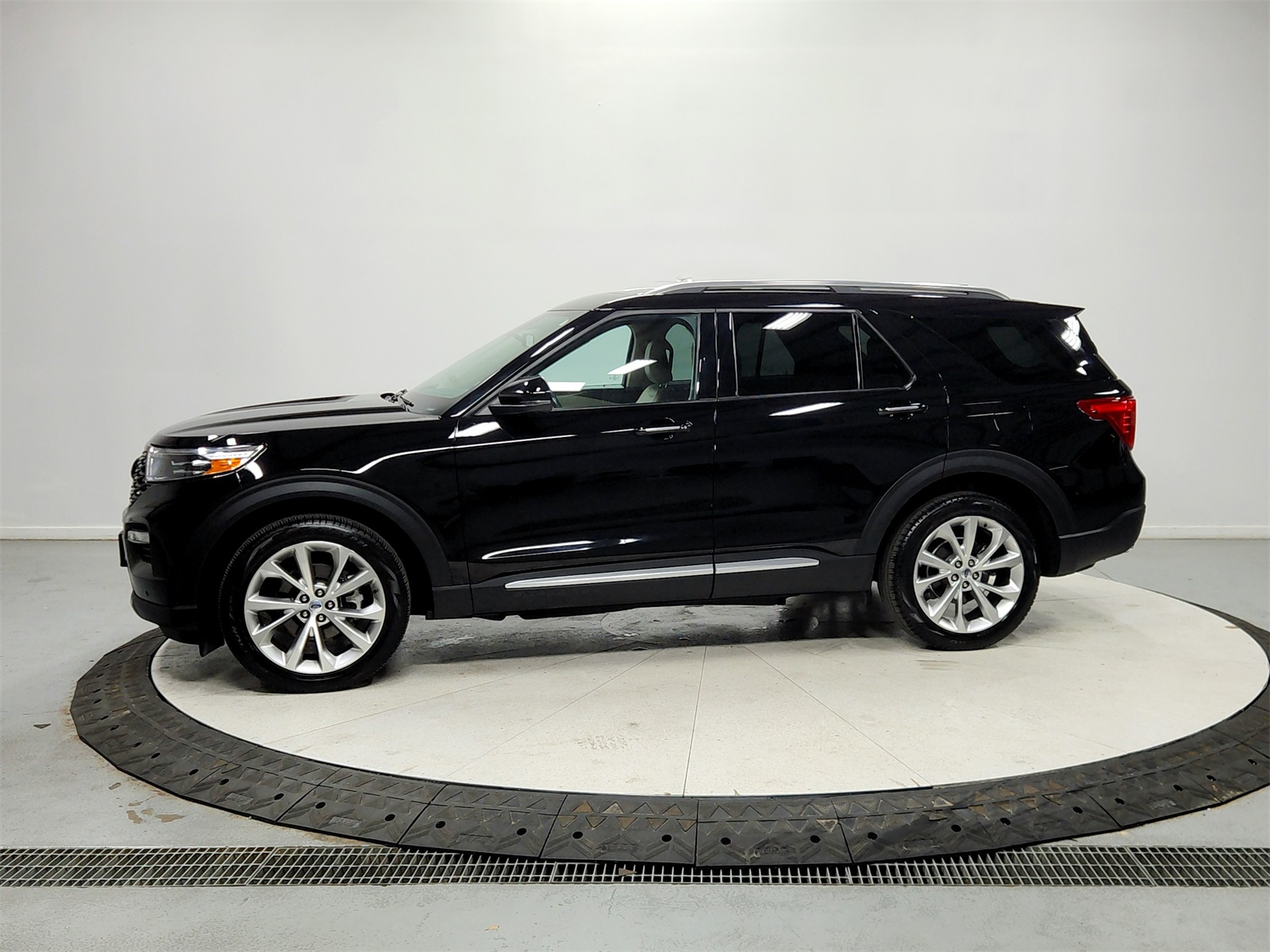 2023 Ford Explorer Platinum photo 4
