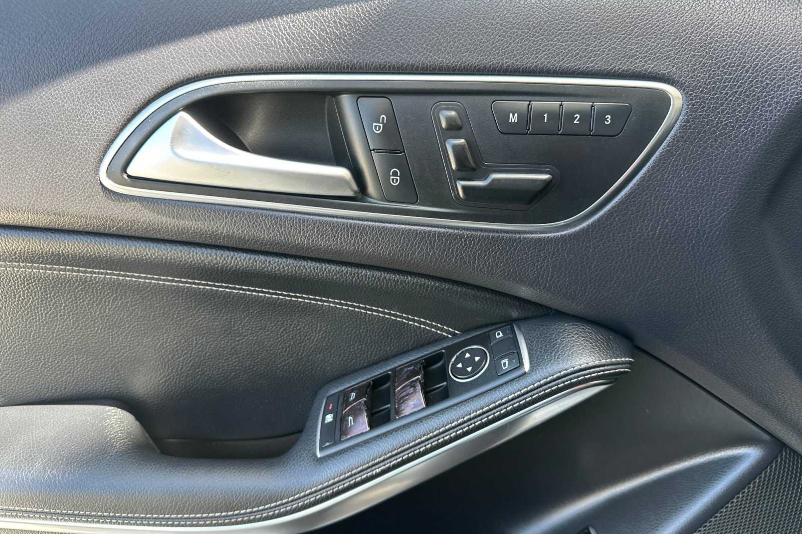2015 Mercedes Benz GLA 250 4MATIC photo 7