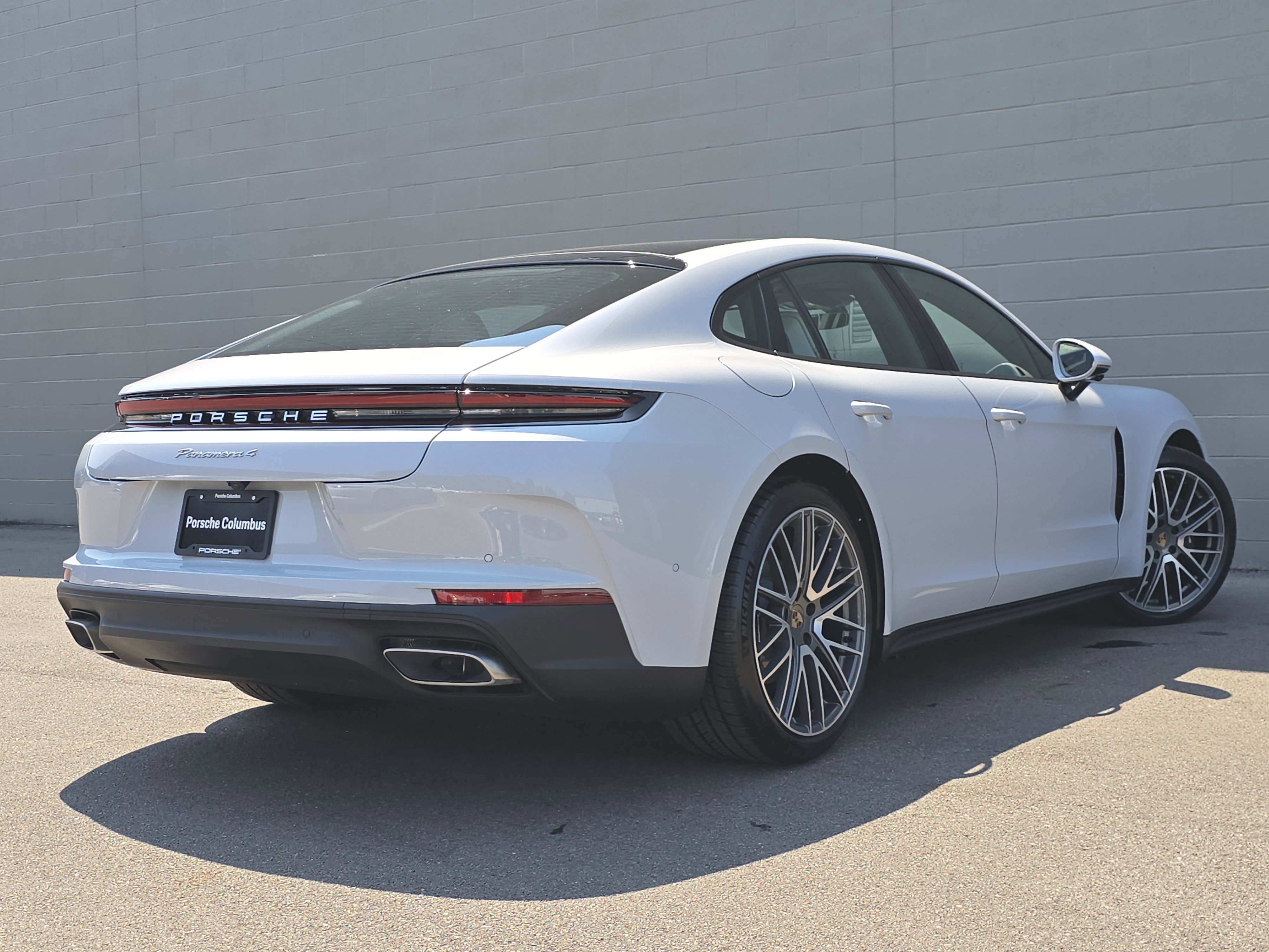 2025 Porsche Panamera 4 photo 4