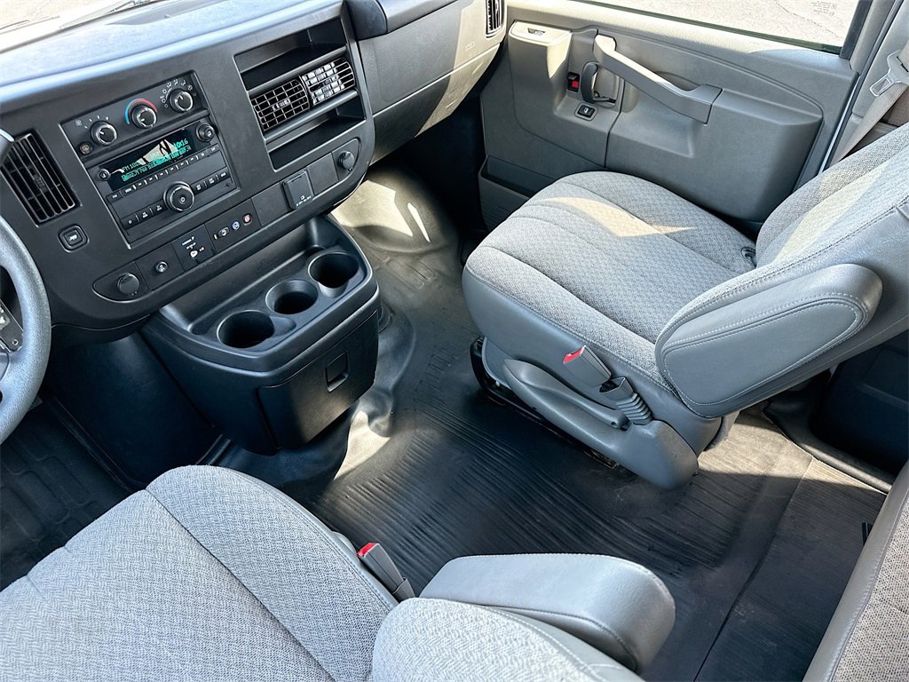 2022 Chevrolet Express Passenger 3500 photo 15