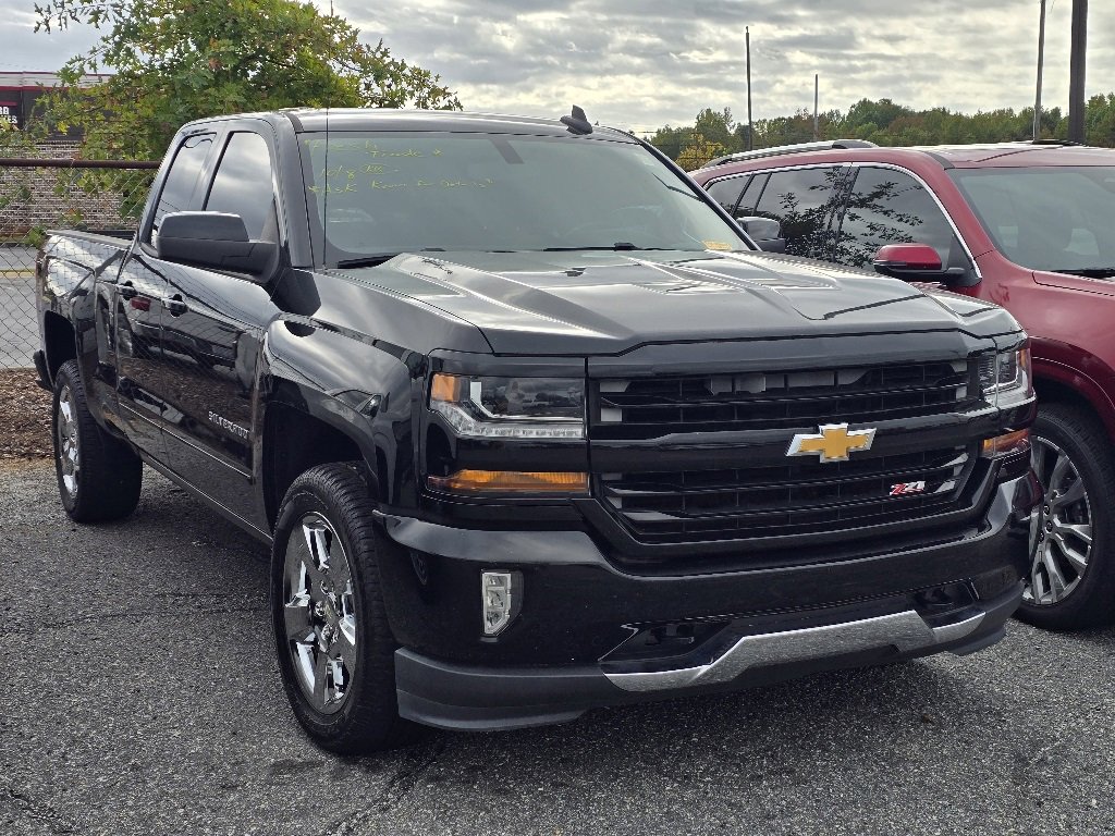 2017 Chevrolet Silverado 1500 LT photo 4