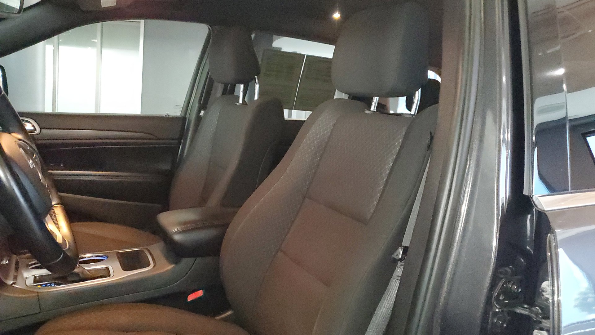 2021 Jeep Grand Cherokee Laredo E photo 15