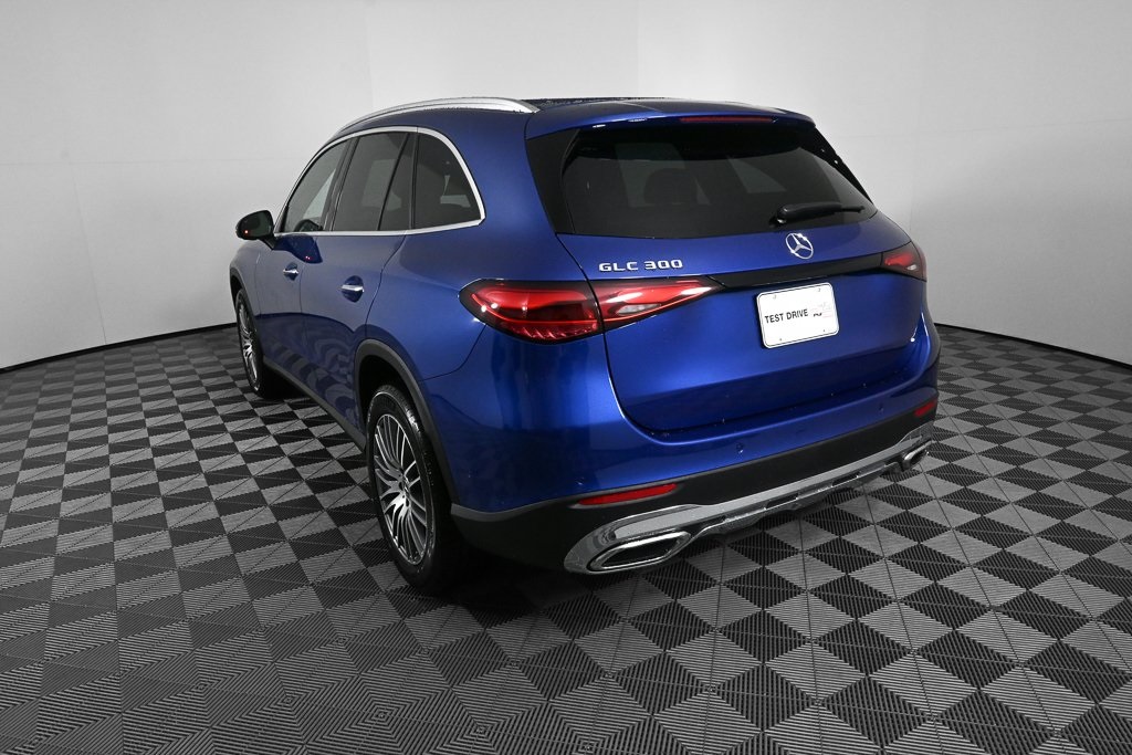 2026 Mercedes Benz GLC 300 photo 4