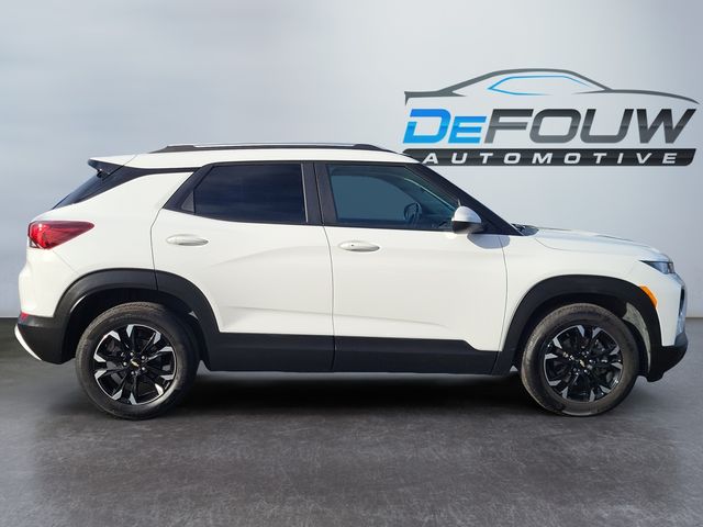 2023 Chevrolet Trailblazer LT photo 2