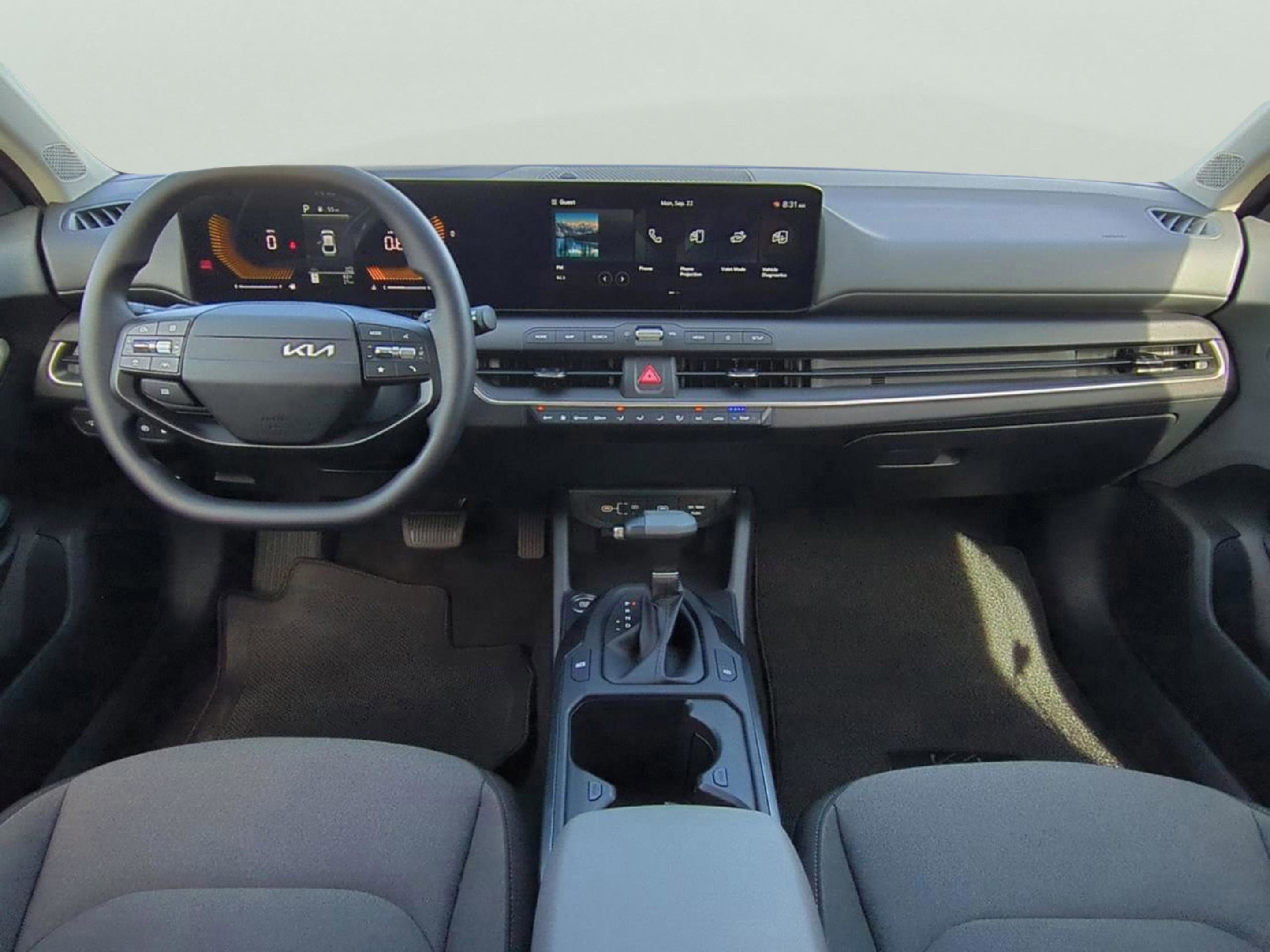 2025 Kia K4 LXS photo 13