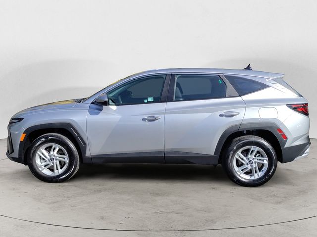 2025 Hyundai Tucson SE photo 2