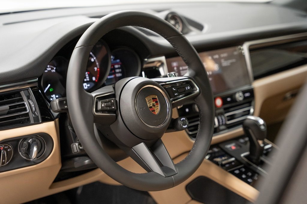 2024 Porsche Macan photo 13