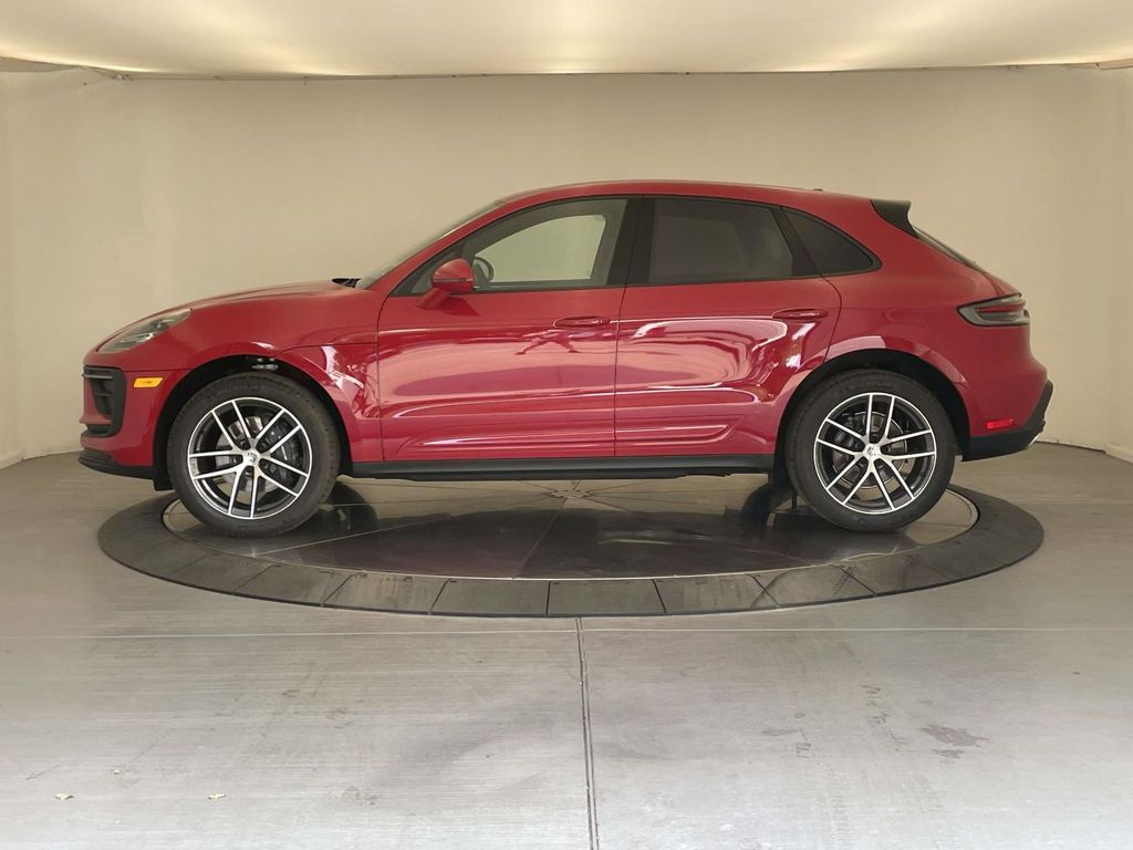 2025 Porsche Macan Base photo 2