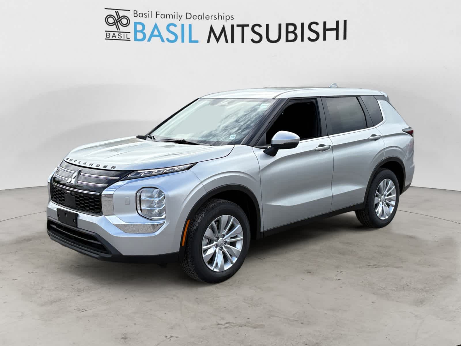 2025 Mitsubishi Outlander ES's photo
