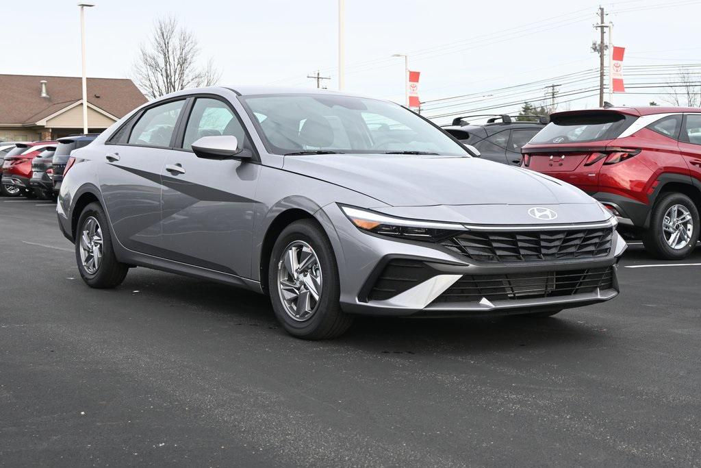 2026 Hyundai Elantra SE's photo