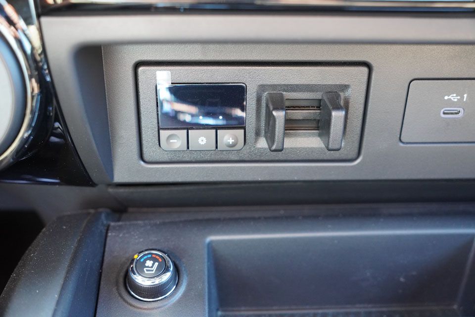 2024 Nissan Titan Platinum Reserve photo 29