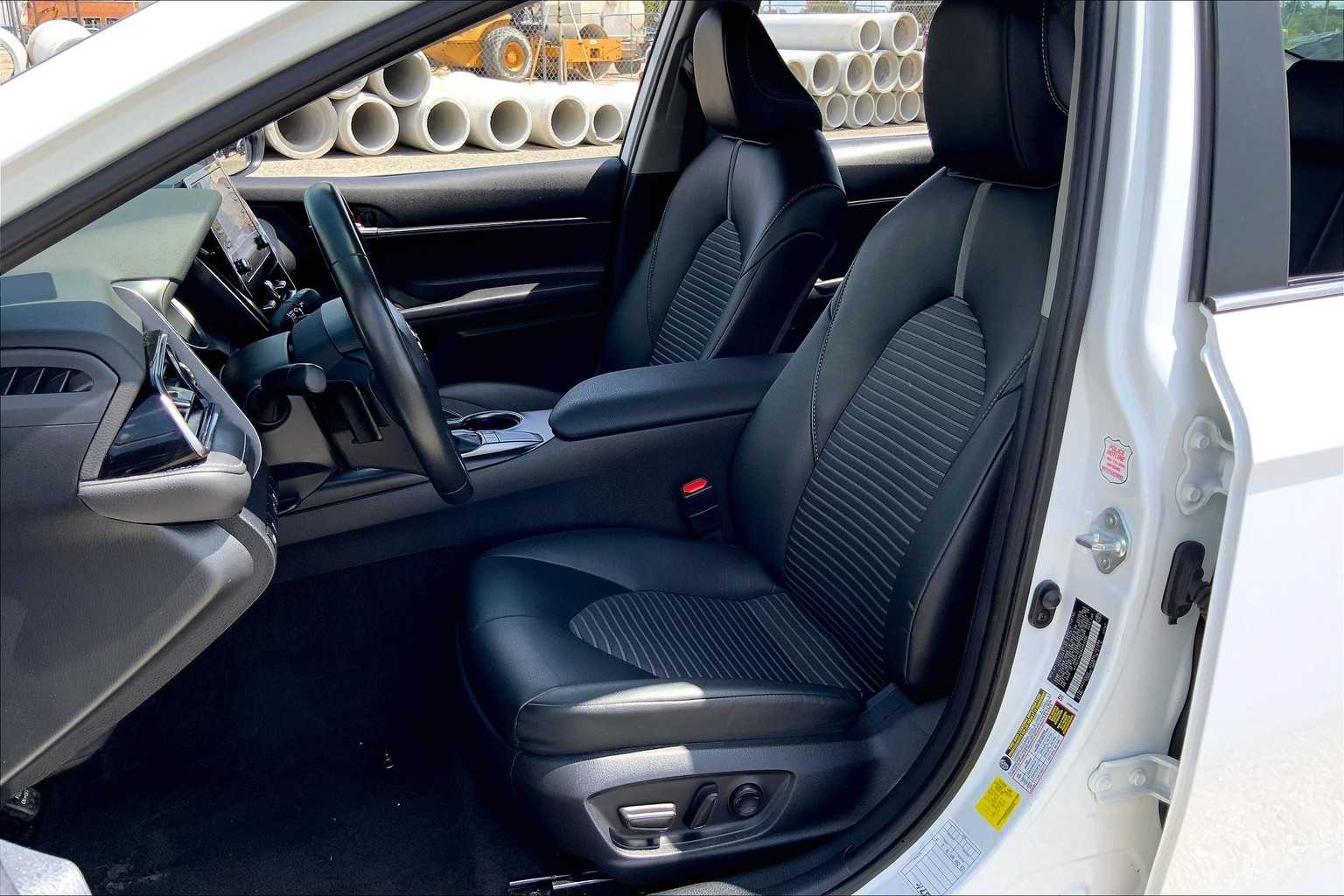 2024 Toyota Camry SE photo 7