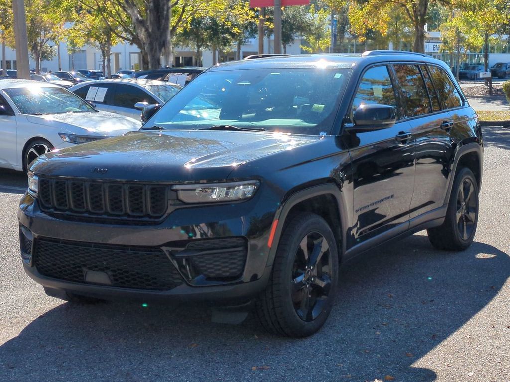 2023 Jeep Grand Cherokee Altitude's photo