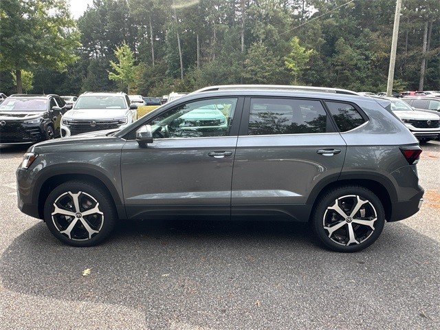 2025 Volkswagen Taos SEL photo 4