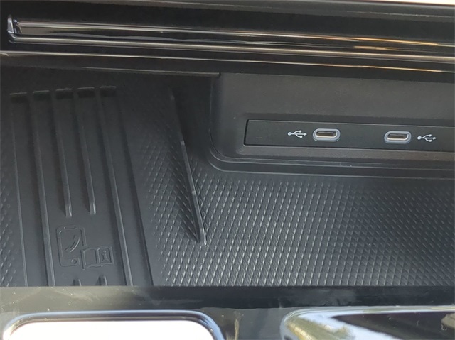 2025 Volkswagen Atlas Cross Sport SEL R-Line photo 16