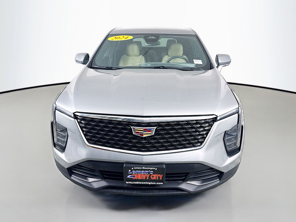 2024 Cadillac XT4 Luxury photo 2
