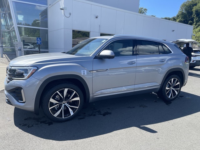 2026 Volkswagen Atlas Cross Sport SEL Premium R-Line photo 2