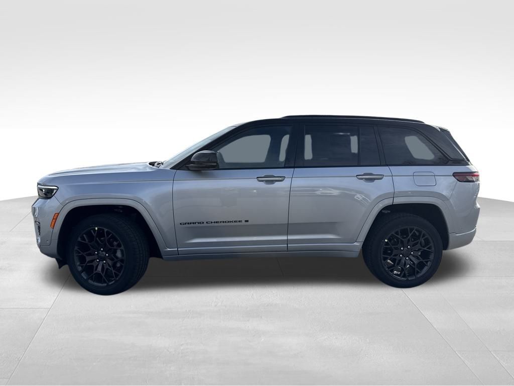 2025 Jeep Grand Cherokee Summit photo 3