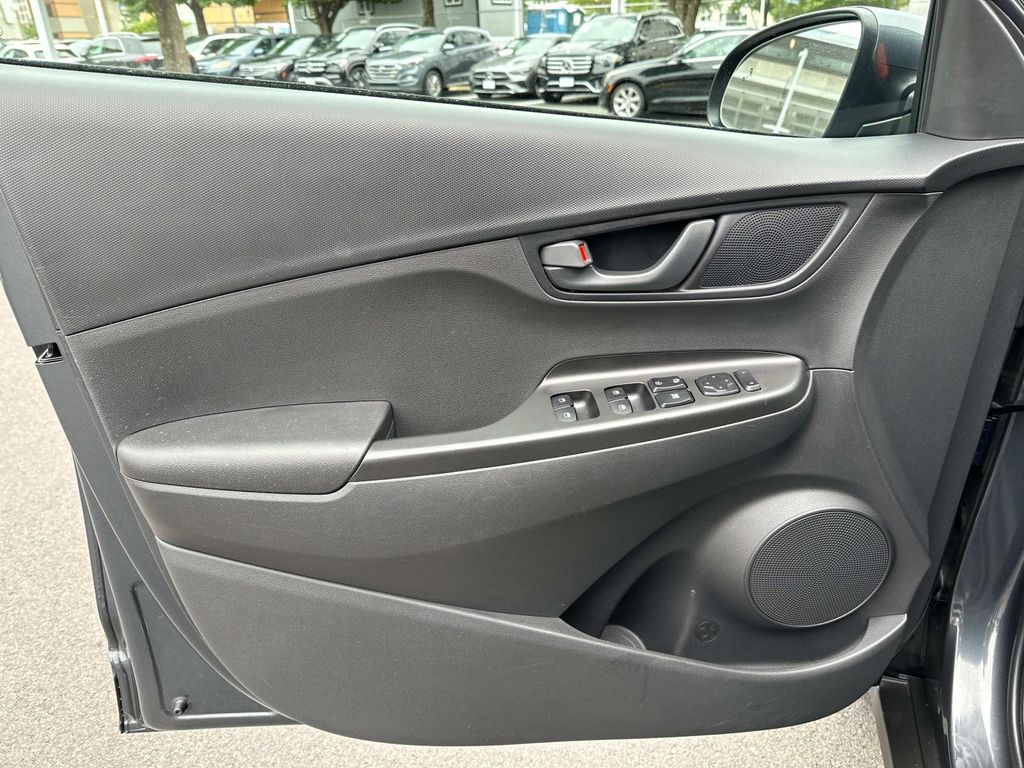 2023 Hyundai Kona SEL photo 31