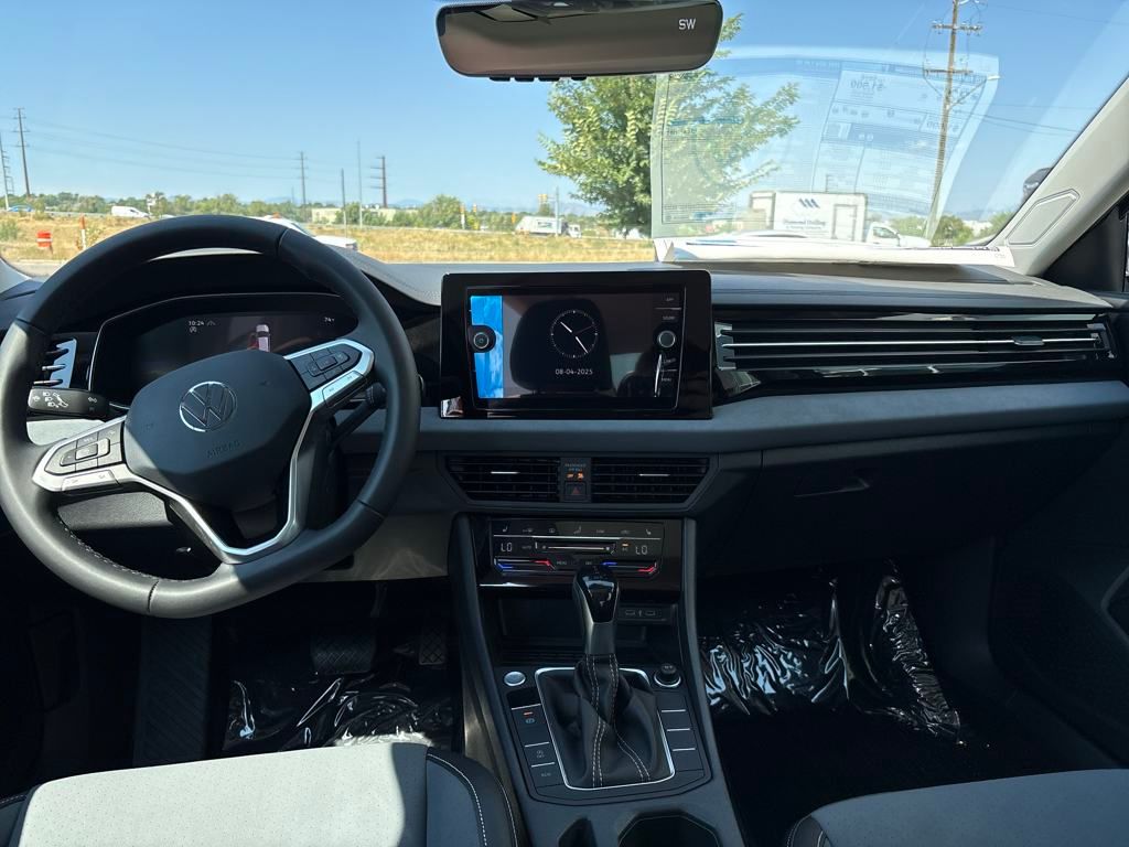 2025 Volkswagen Jetta 1.5T SE photo 12