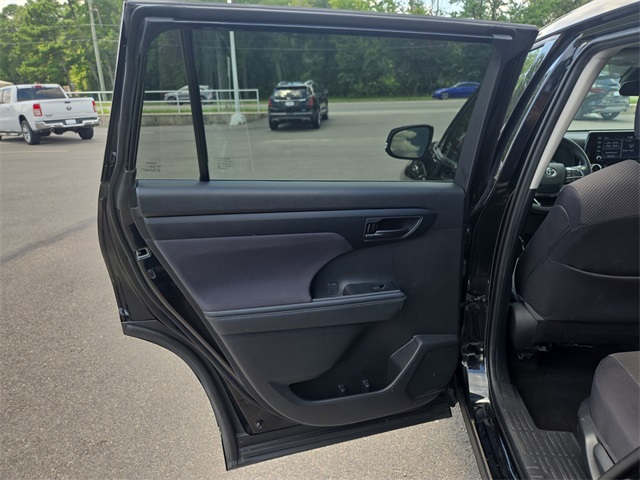 2021 Toyota Highlander L photo 23
