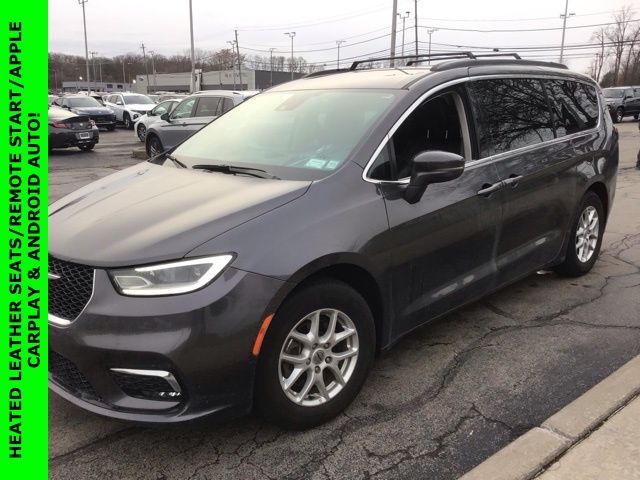 2022 Chrysler Pacifica Touring L's photo