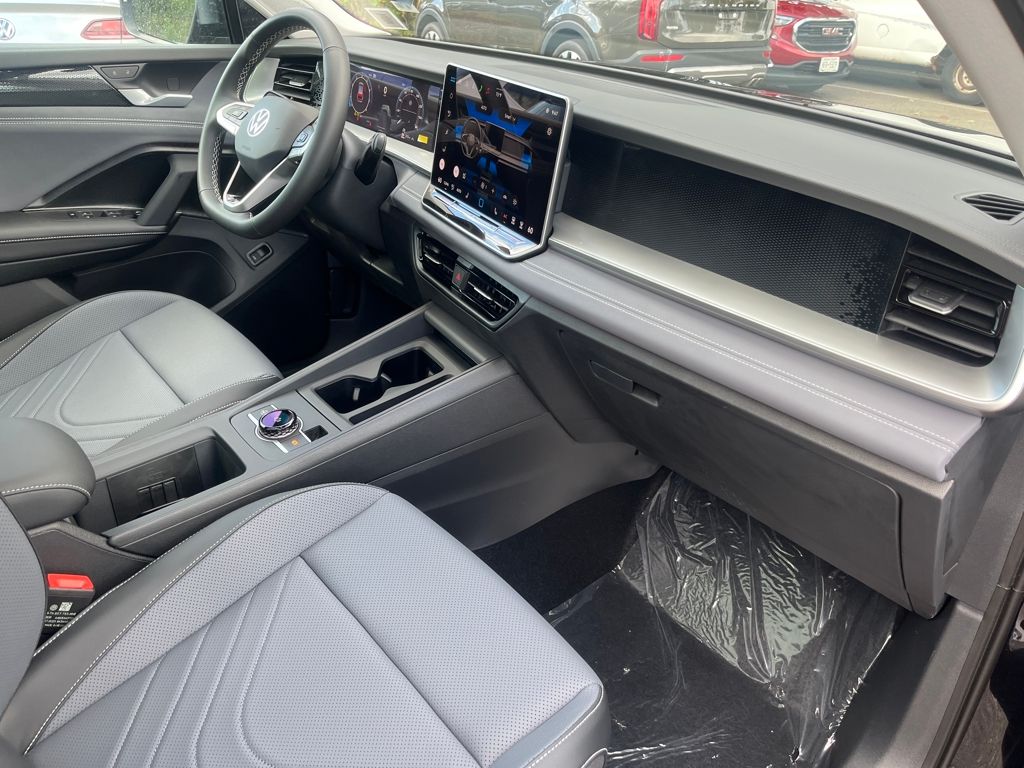 2025 Volkswagen Tiguan SE photo 21