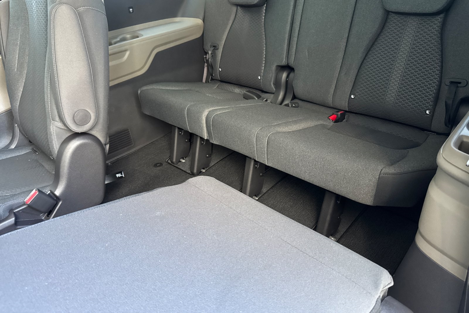 2026 Kia Carnival LX photo 11