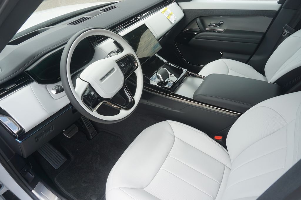 2025 Land Rover Range Rover Sport SE photo 16