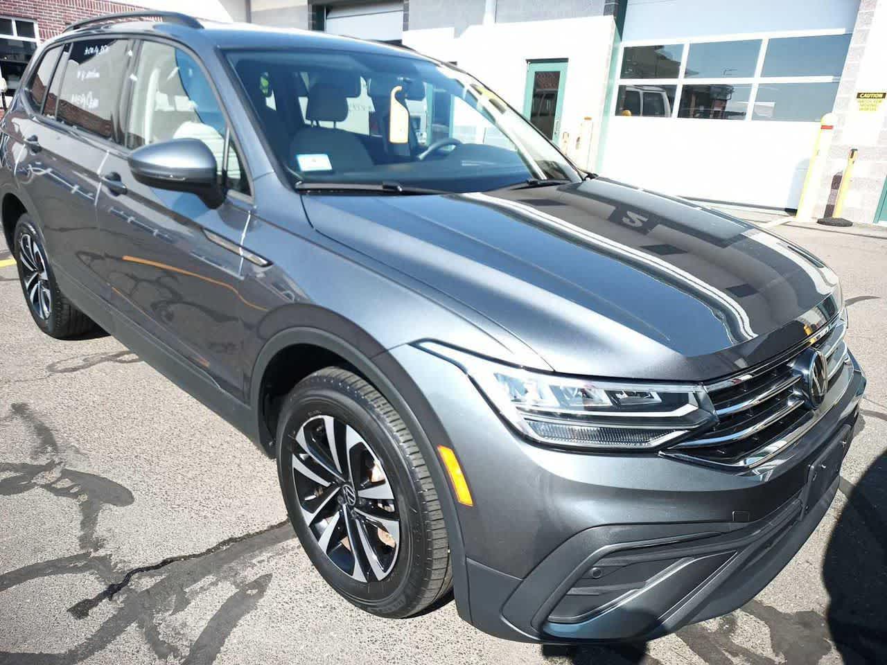 2022 Volkswagen Tiguan S photo 2