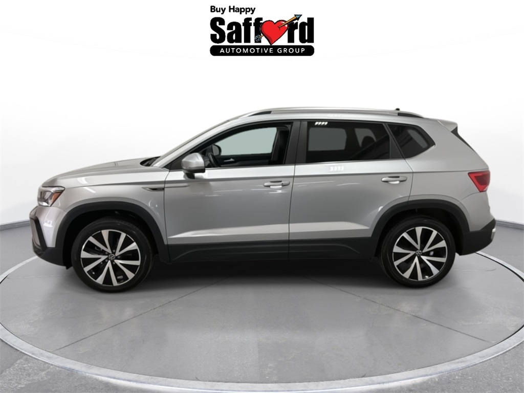 2024 Volkswagen Taos SE photo 4