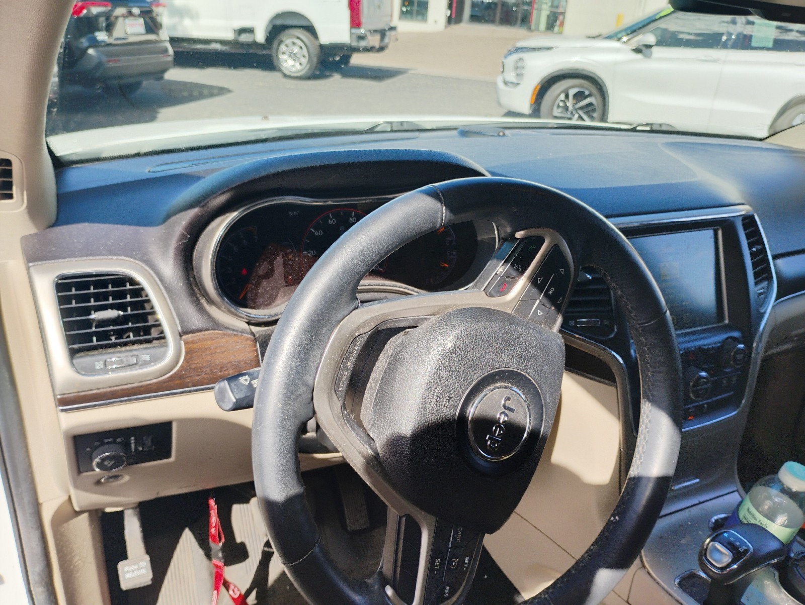 Used 2014 Bright White Clearcoat Jeep Limited image 19