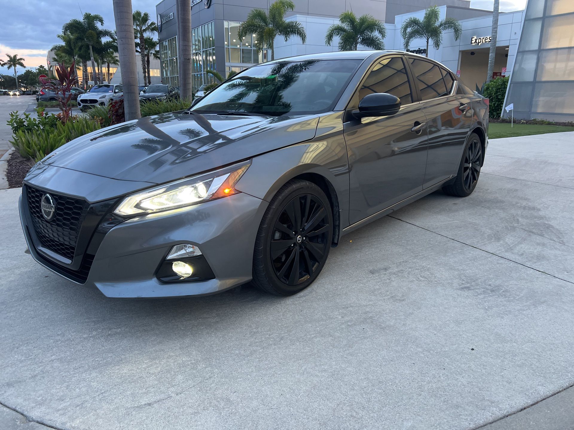 2022 Nissan Altima 2.5 SR photo 4