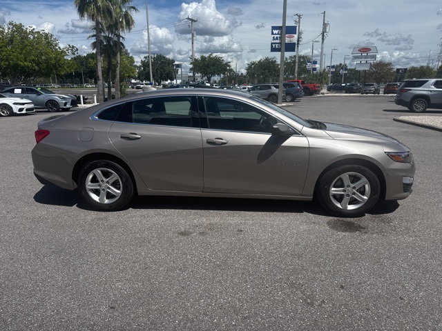 2023 Chevrolet Malibu 1LT photo 2