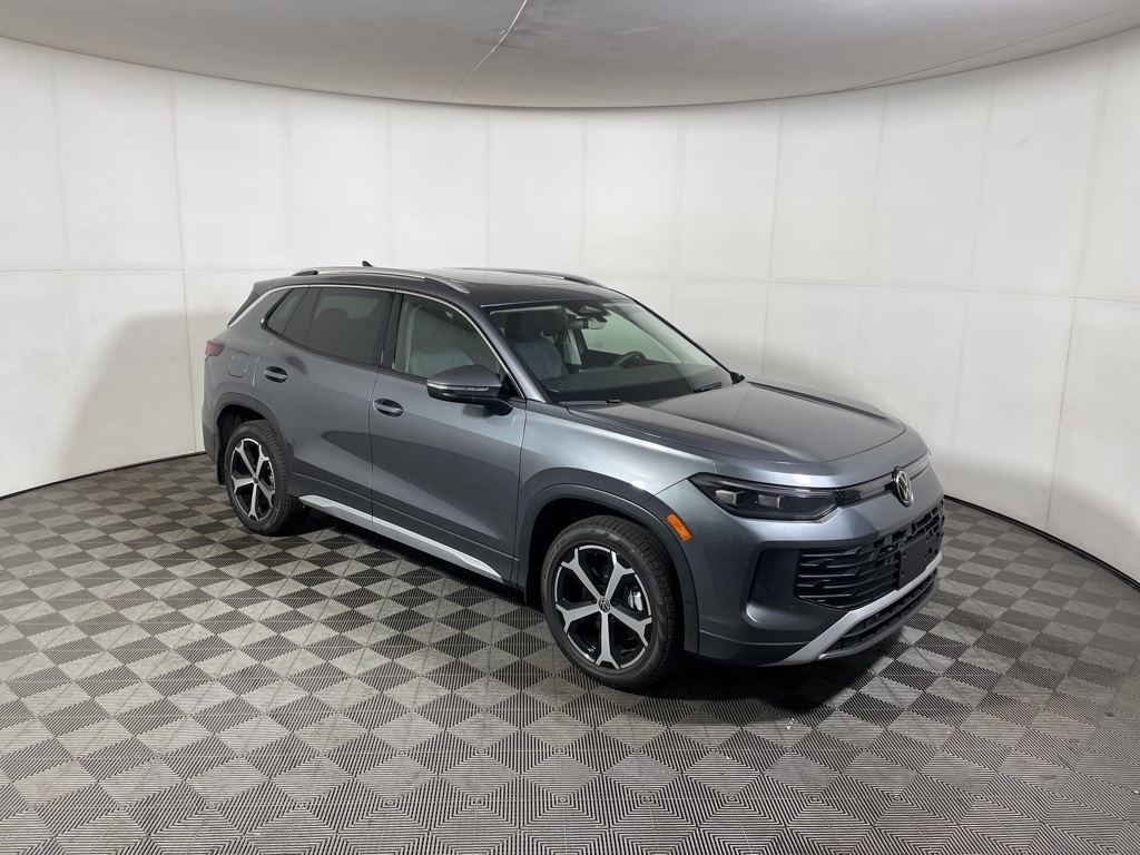 2025 Volkswagen Tiguan SE's photo