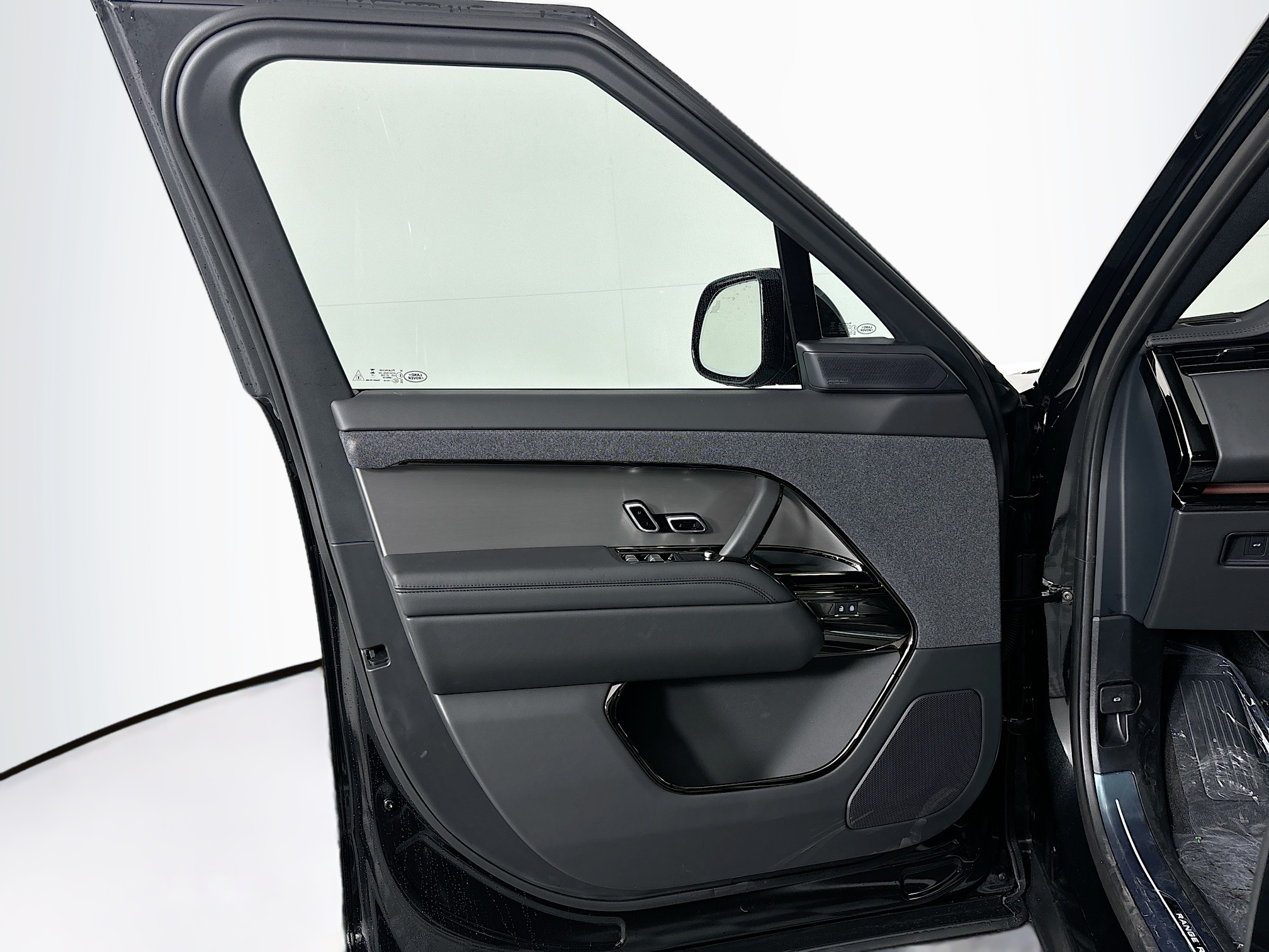 2025 Land Rover Range Rover Sport SE photo 11