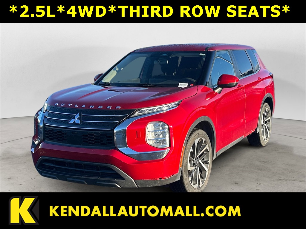 2022 Mitsubishi Outlander ES's photo