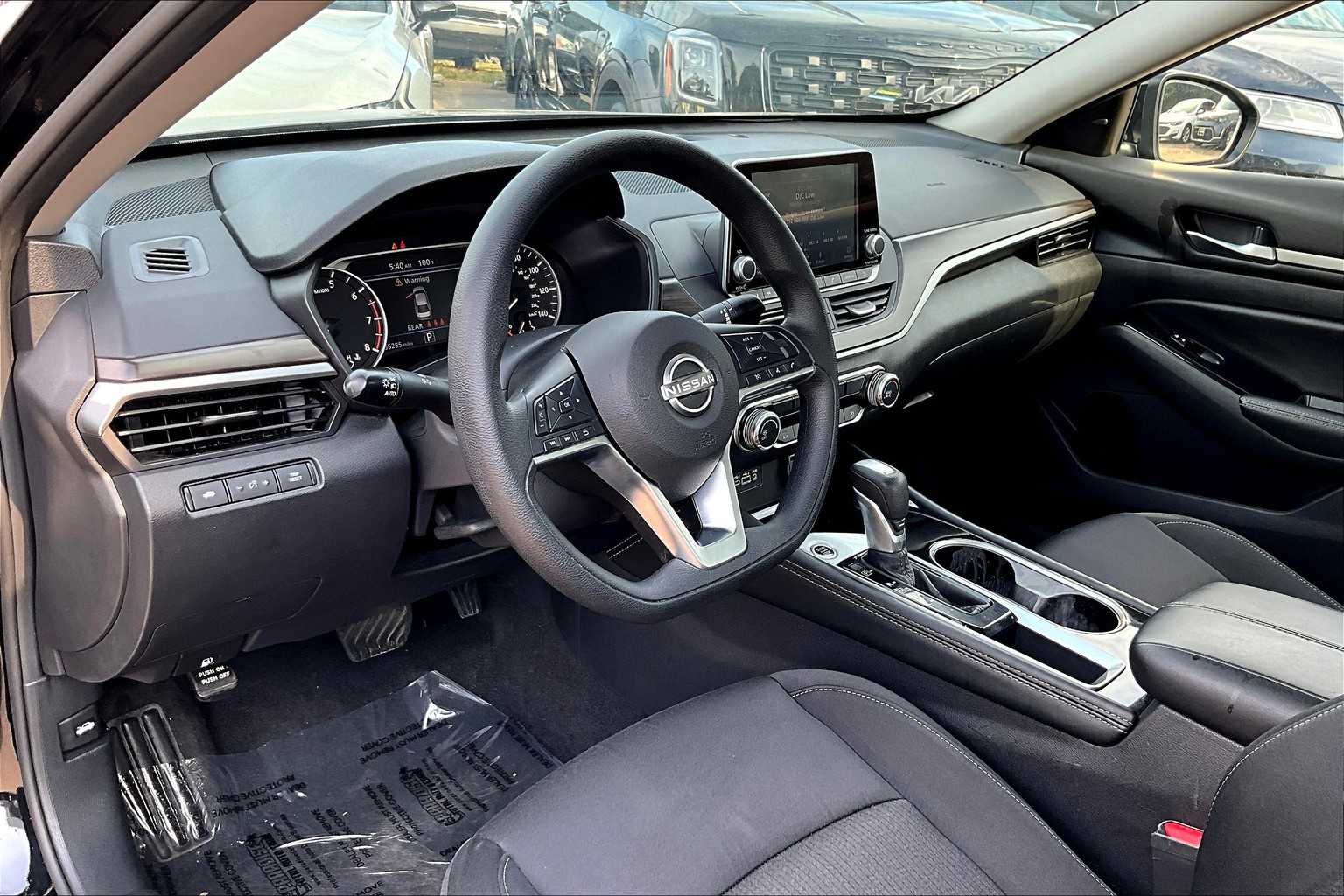 2023 Nissan Altima SV photo 14