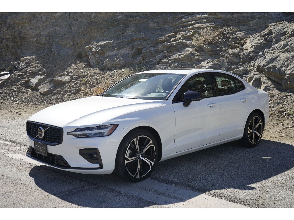 2024 Volvo S60 B5 Plus photo 4