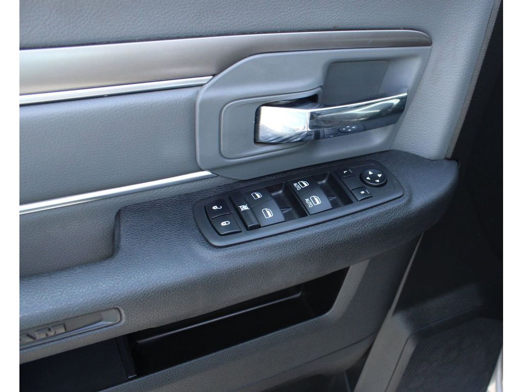 2023 Ram 1500 Classic SLT photo 3