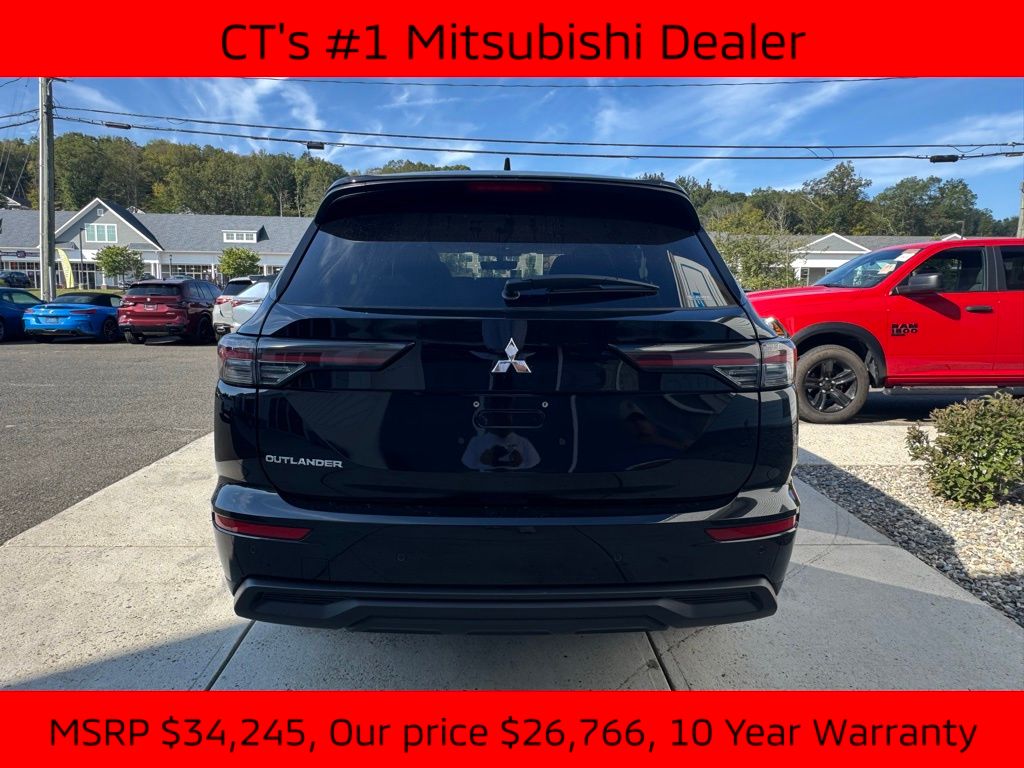 2025 Mitsubishi Outlander ES photo 5