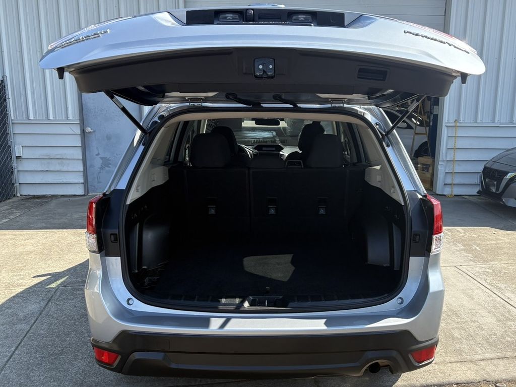 2019 Subaru Forester Premium photo 9