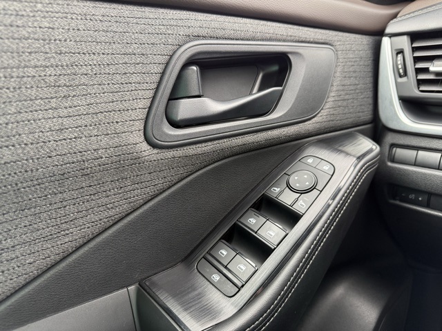 2021 Nissan Rogue S photo 18