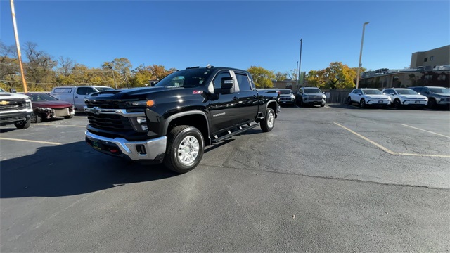 2025 CHEVROLET SILVERADO HD - Image 4