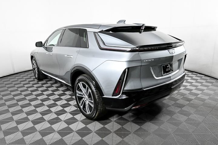 2025 Cadillac Lyriq Luxury photo 3