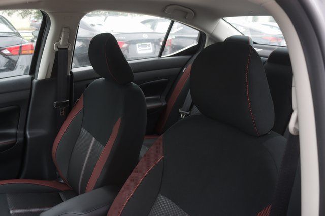 2025 Nissan Versa SR photo 8