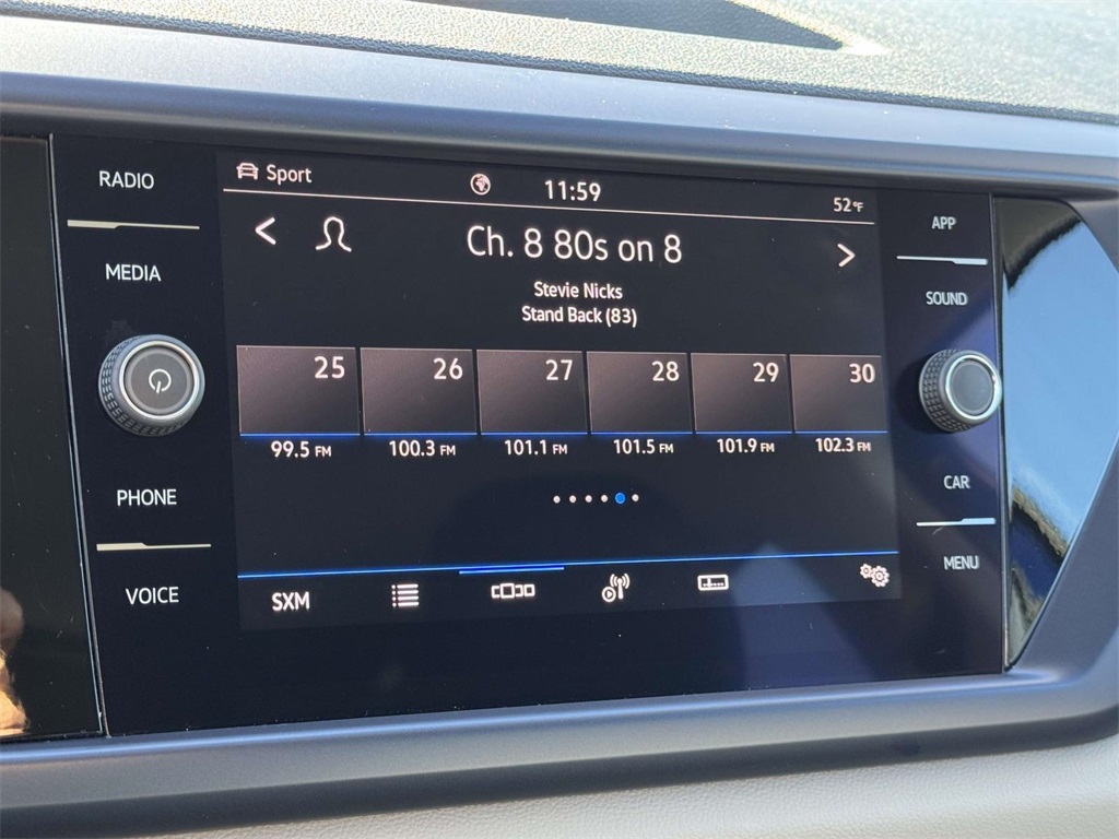 2022 Volkswagen Taos SE photo 2