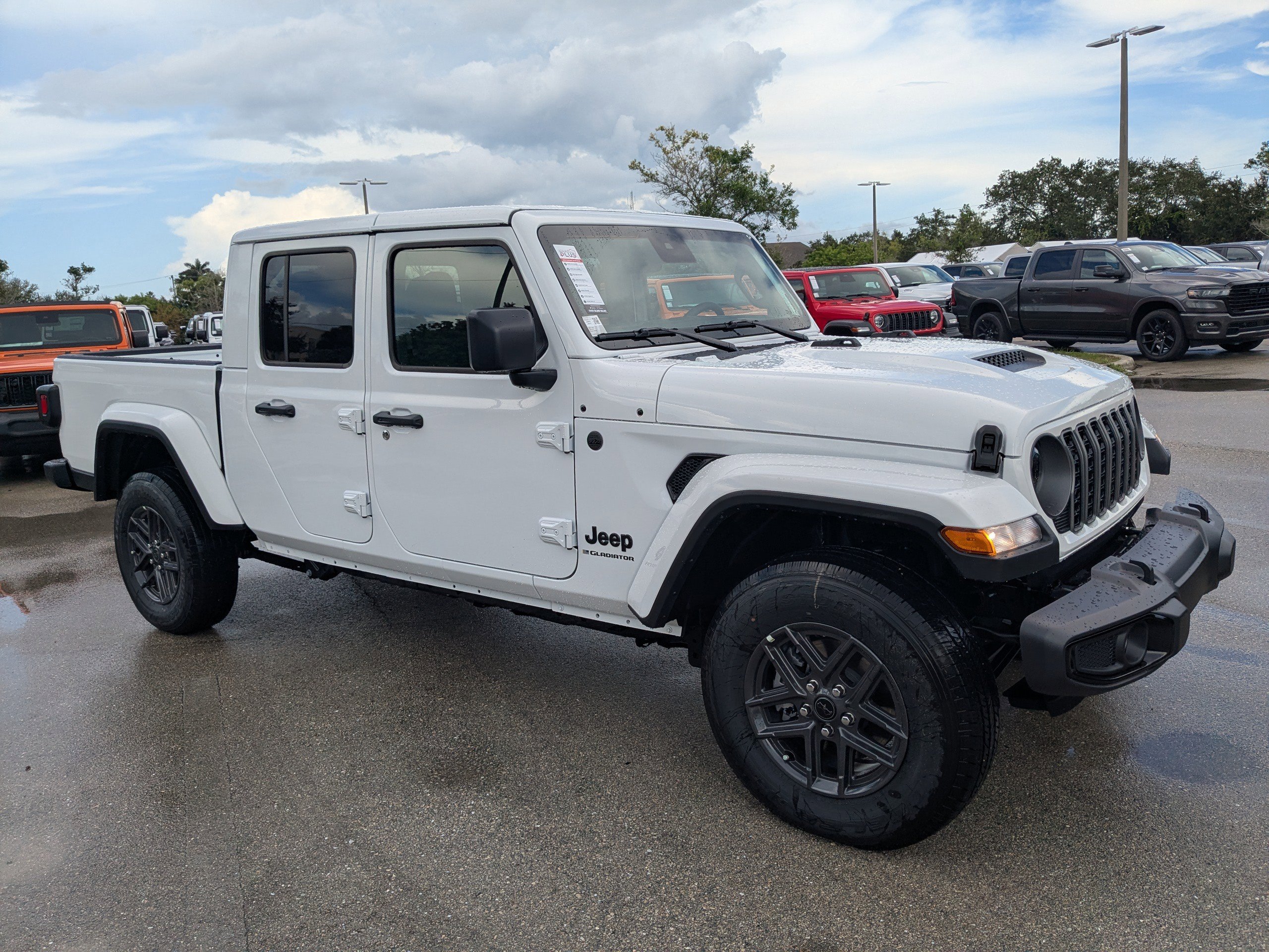 2025 Jeep Gladiator Sport S photo 2