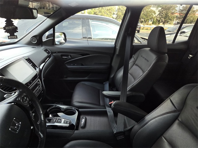 2023 Honda Ridgeline Black Edition photo 3