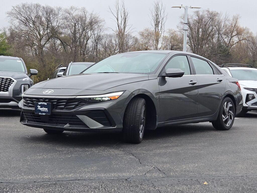 2024 Hyundai Elantra Limited photo 4